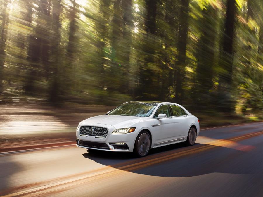  Lincoln Continental Black Label 2017 года  (фото 4 из 27)